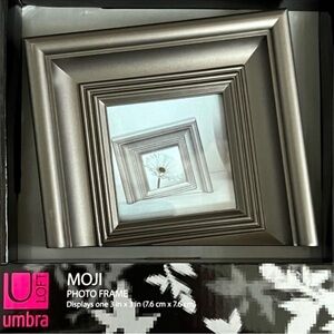 New Umbra Moji Gun Metal Gray 3x3” Tilted Picture Frame